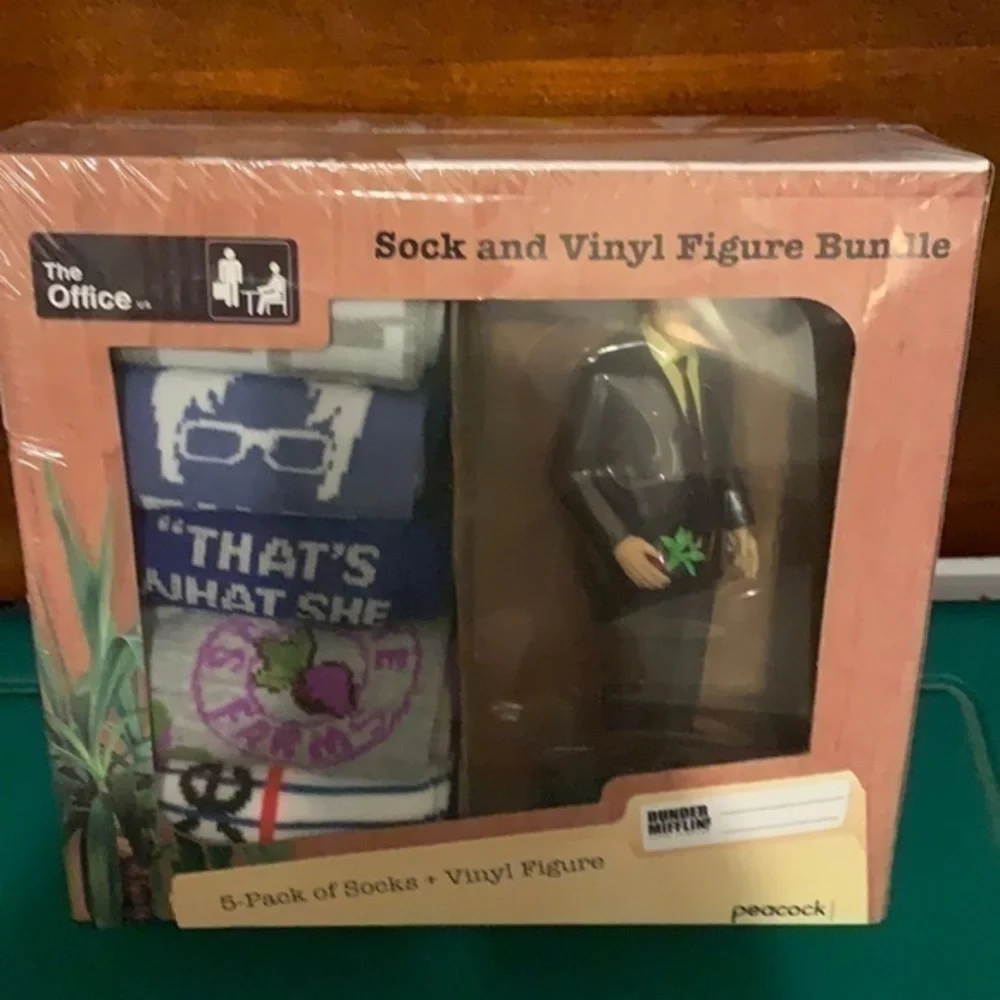 The Office set of five packs of socks and vinyl figure
